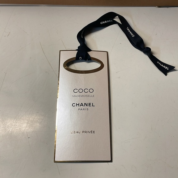 Chanel - Picture 3 of 8